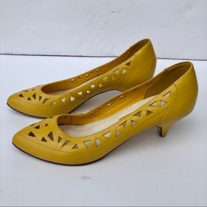 Vintage 80’s Flings geometric cutout kitten heels